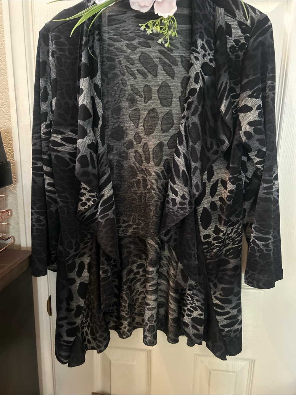 dressbarn Gray and Black Women’s Patterned cover up size XL.